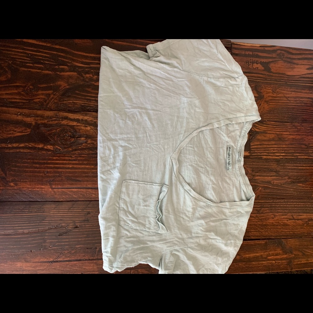 ABERCOMBIE & FITCH TEE
